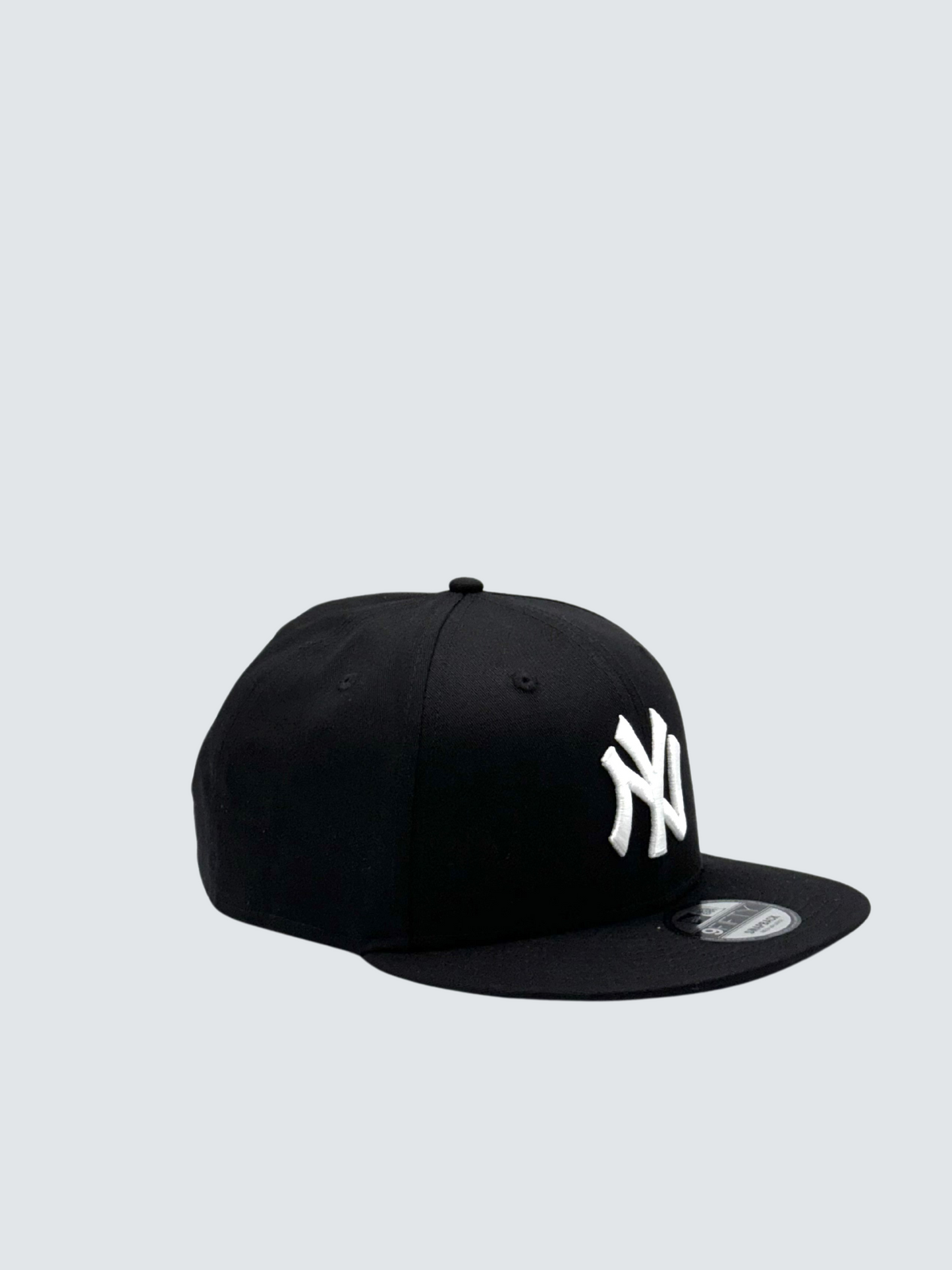 CAPPELLO NEW ERA ESSENTIALS  NERO